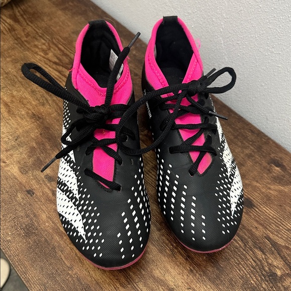 Adidas Girls Soccer Cleats size 3.5 - Picture 1 of 8
